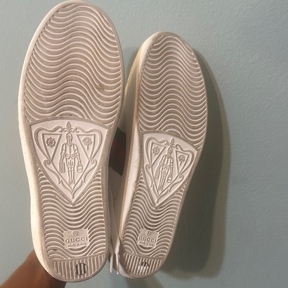 Gucci White and Red Sneakers with Gold Bee - Picture 6 of 7